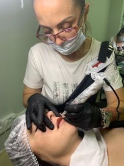 Модель на татуаж бровей  Армавир
