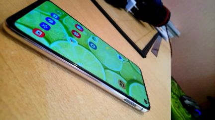Продаю samsung Galaxy S10e  Армавир