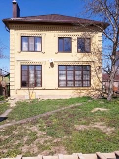Дом 280 м кв. на участке 7.5 сот.  Армавир