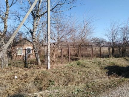 Дом 28 м кв. на участке 16 сот.  Армавир