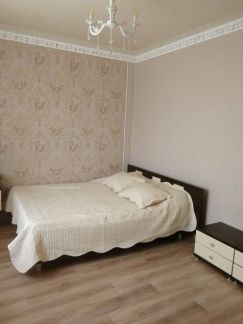 Продаю 2х комнатную квартиру, 65 м кв., 2/9 эт.  Армавир