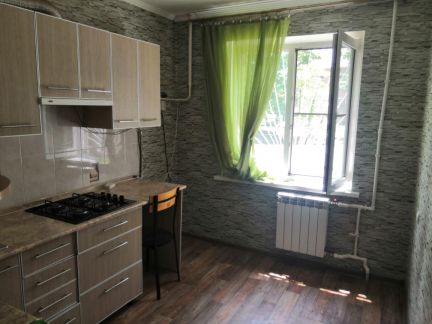 Продаю 2х комнатную квартиру, 54 м кв., 1/9 эт.  Армавир
