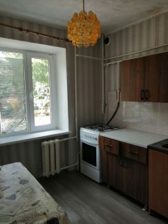 Сдаю 2х комнатную квартиру, 47 м кв., 1/4 эт.  Армавир