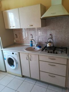 Сдам 1-комнатную квартиру, 31 м кв., 1/5 эт.  Армавир