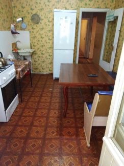 Сдаю 2х комнатную квартиру, 60 м кв., 1/9 эт.  Армавир