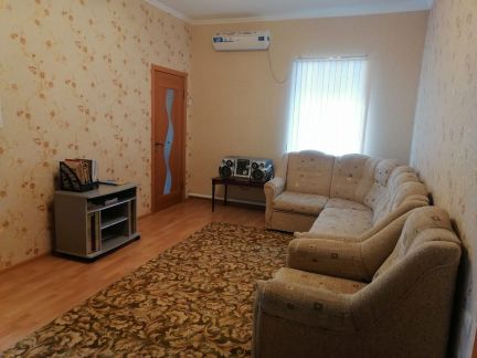 Дом 63 м кв. на участке 7.6 сот.  Армавир